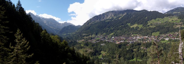 Panorama su Champéry e sulla Val d’Illiez (48983 bytes)